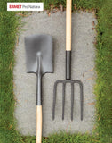 Ermet Garden Shovel Straight spade • Beech, lacquered, strong handle • Ergonomic HDPE grip • Hardened steel head Made 100% in EU. Weight 1700g Length 1250mm Colour Black/Natural Material Hardened steel, beech wood. Made in 100% in EU Green's of Ireland - Online Garden Shop